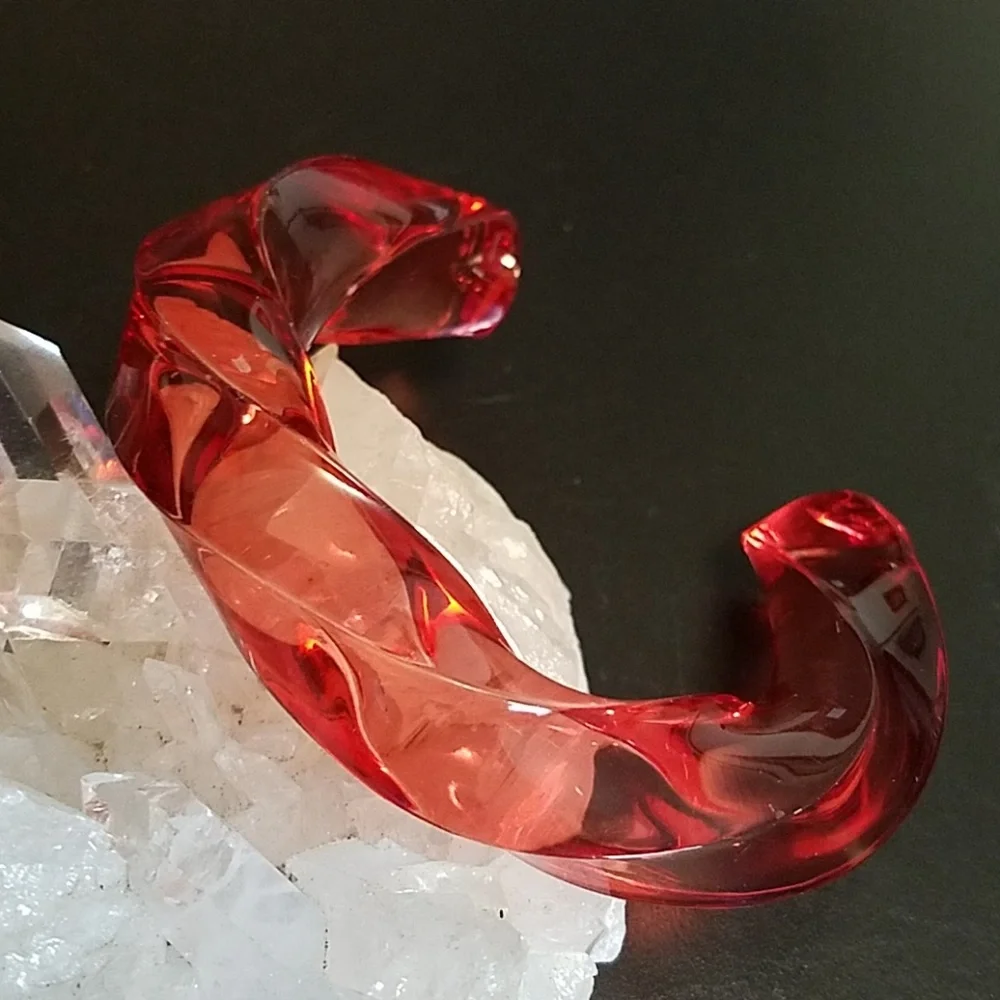 Vintage Red Acrylic Twist Bracelet - Picture 3 of 7